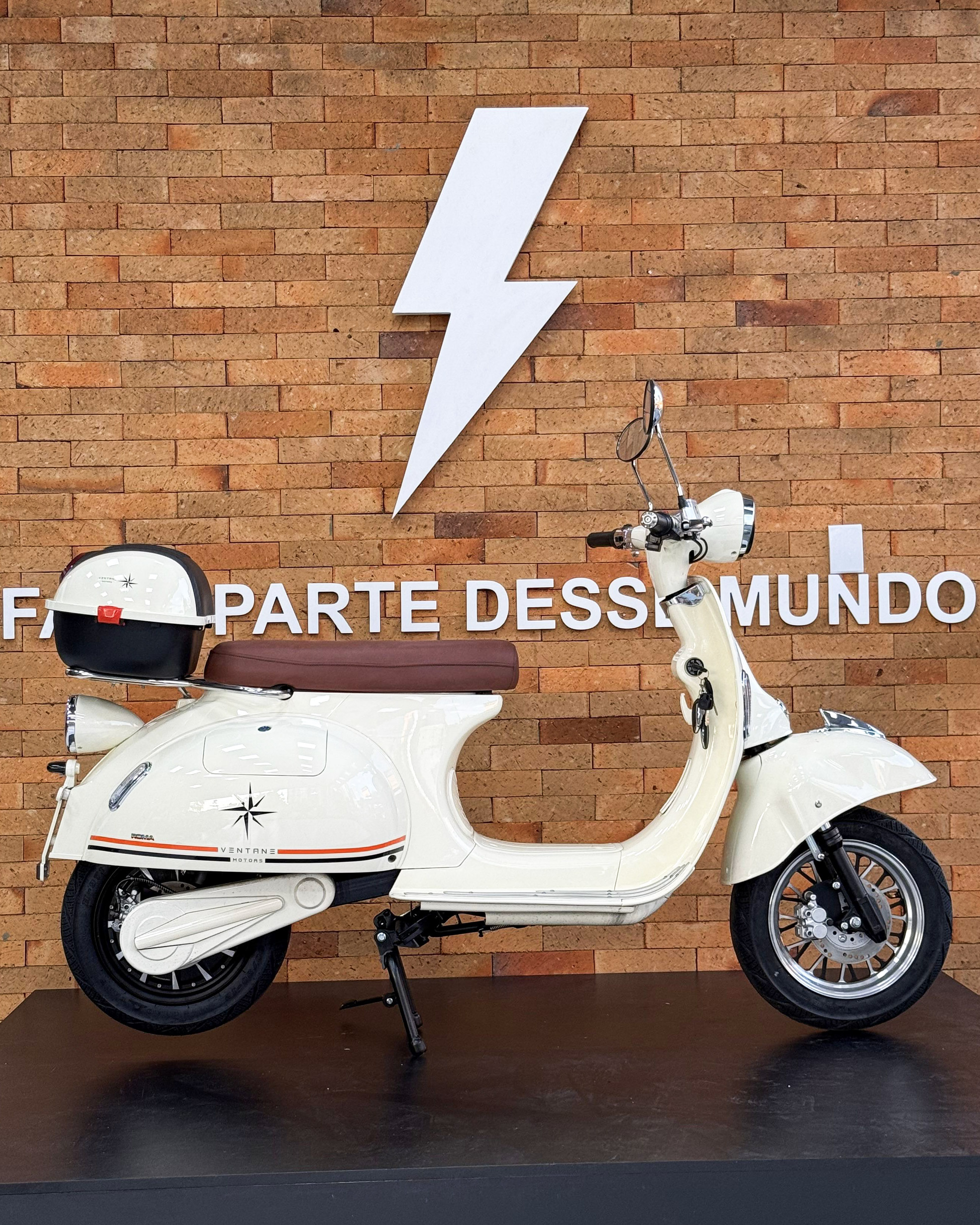 Veículo elétrico MotoChefe Roma